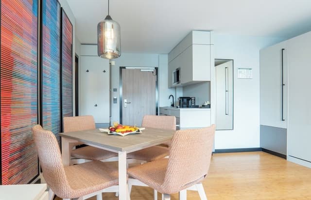 One-Bedroom Apartment - Land Side