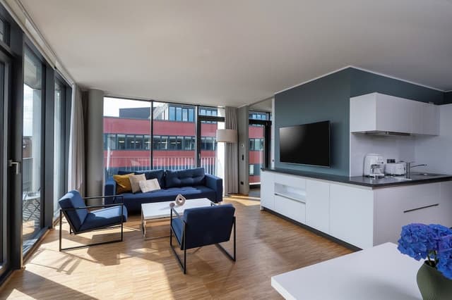 Premium Apartment, Lake View, Corner