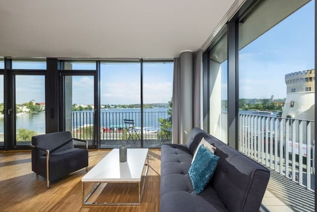 Premium Apartment, Lake View, Corner
