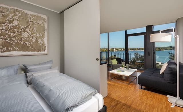 Premium Apartment, Lake View, Corner
