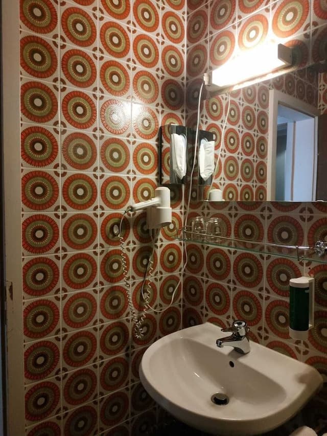 Double Room Compact Modern with Balcony 1 Double Bed or 2 Twin Beds