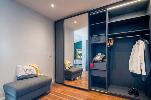 Suite, 1 King Bed (with Sofabed)