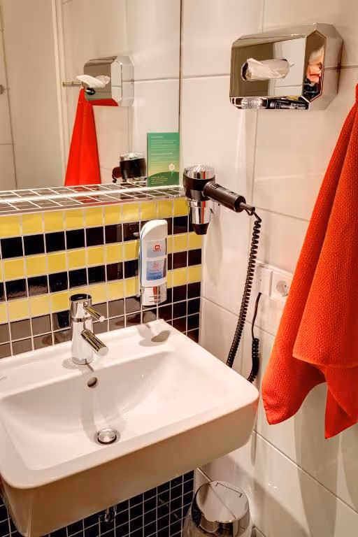 Double Room for Single Use