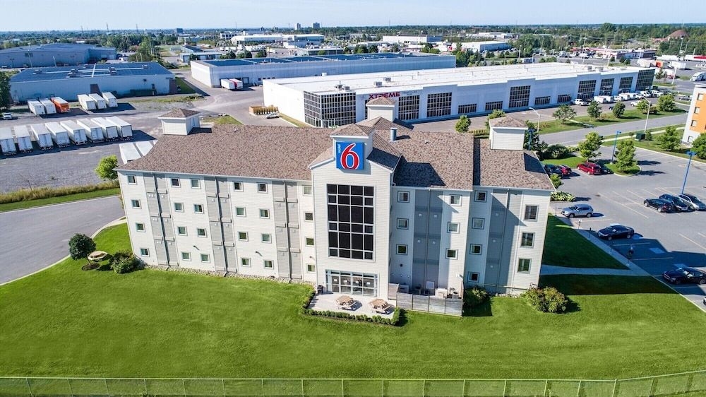 Motel 6 Kingston1