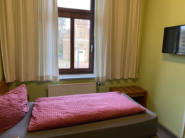 Single Room, Shared Bathroom