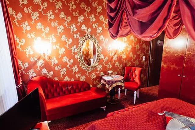 Room (Honeymoon room)