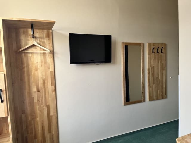 Single room courtyard side