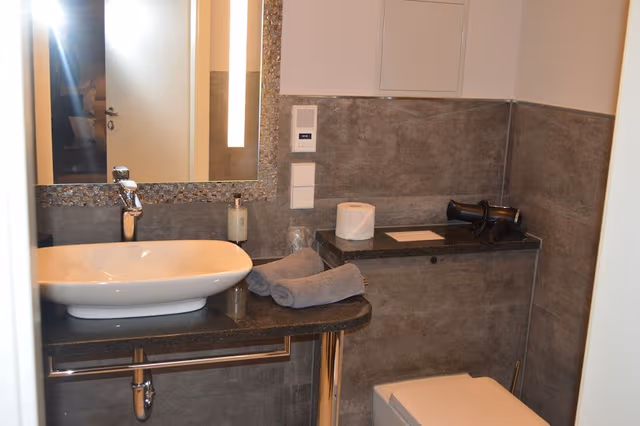 Double Room (landside)