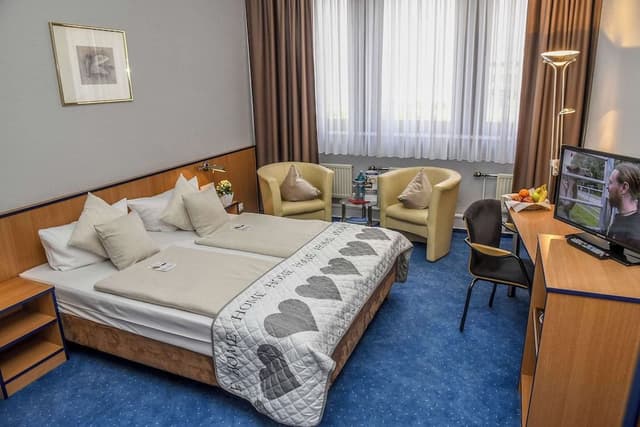 Standard Room, 1 Queen Bed