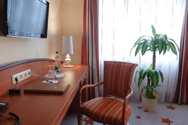 Classic Single Room (Street view)