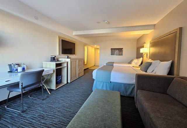 Cityview Deluxe, 2 Queen beds & Sofa bed