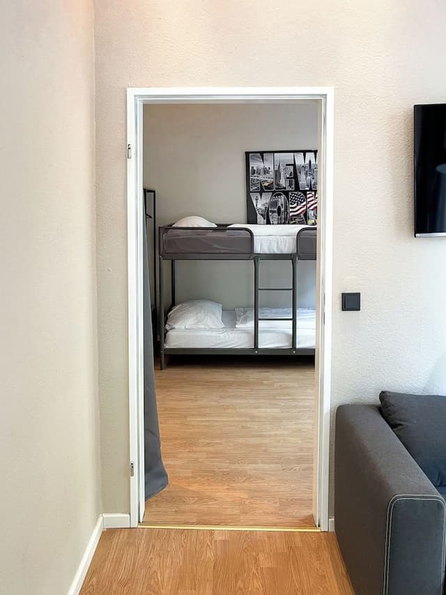 Multiple bed room for 6