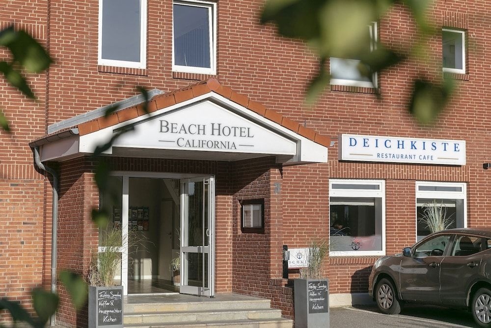 Beach Hotel California4