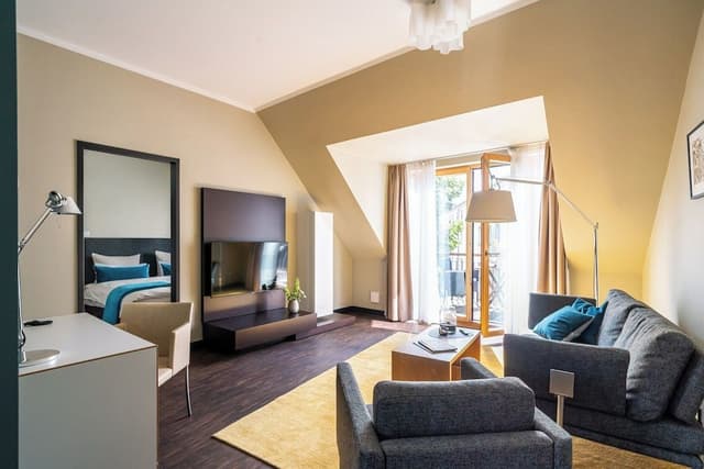 LARGE-Apartment