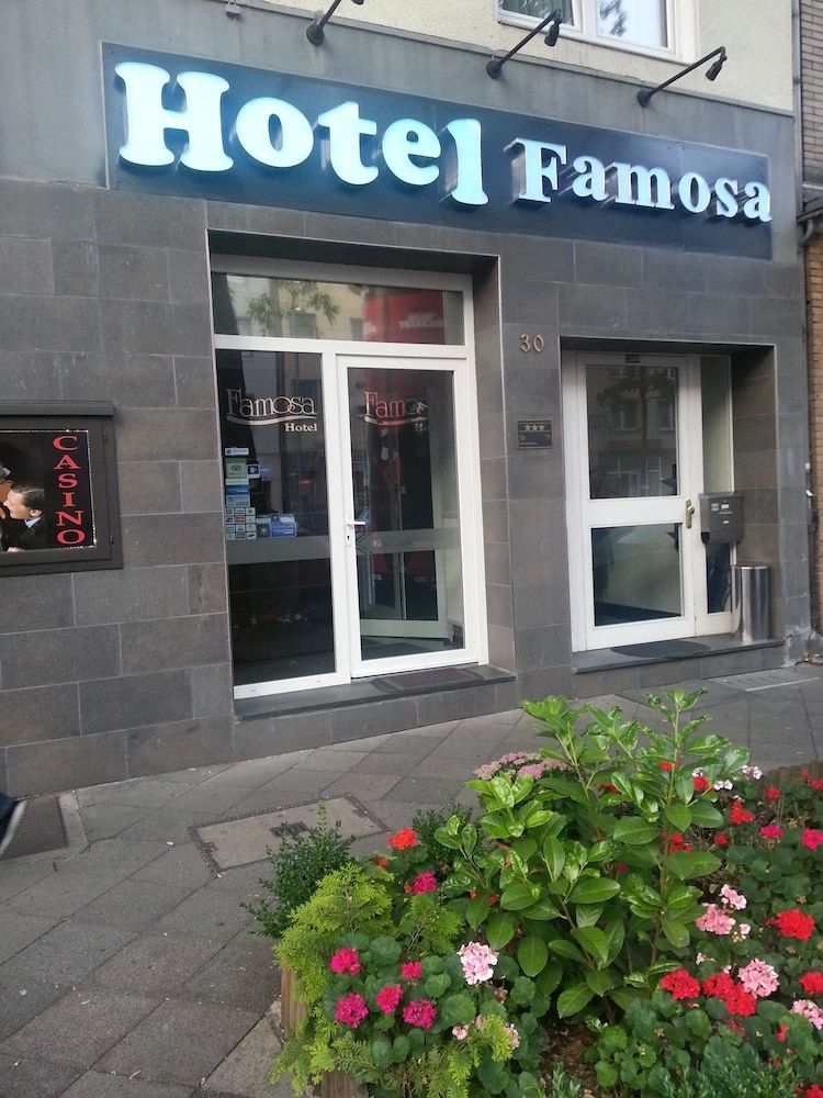 Hotel Famosa1