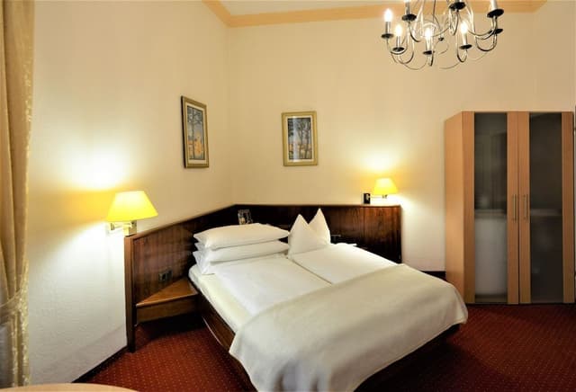 Family Room, 2 Bedrooms