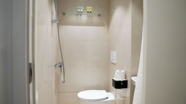 Single Room, Private Bathroom