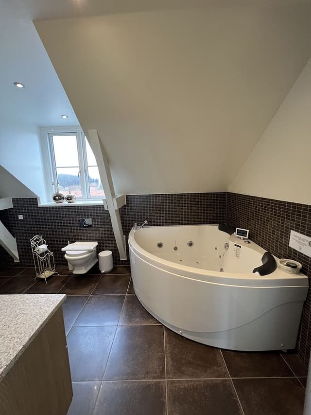 Honeymoon Suite