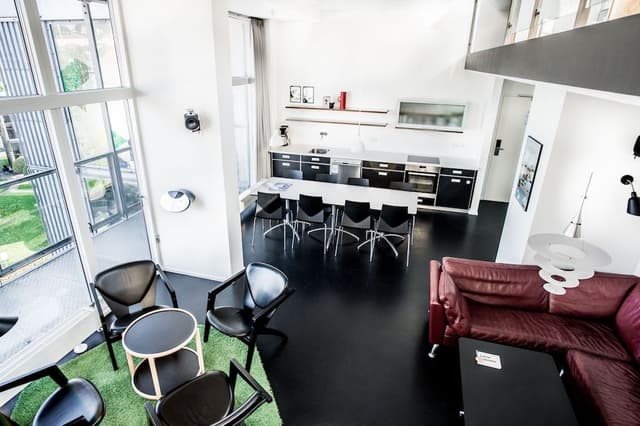 Penthouse, 3 Bedrooms, Balcony, Partial Lake View
