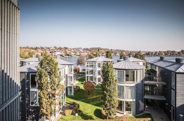 Penthouse, 3 Bedrooms, Balcony, Partial Lake View