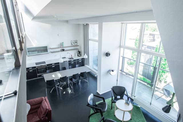 Penthouse, 3 Bedrooms, Balcony, Partial Lake View