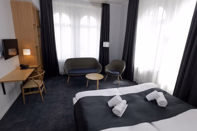 Superior Deluxe Double Room, Canal View