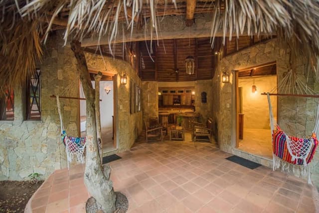 One-Bedroom Bungalow Queens