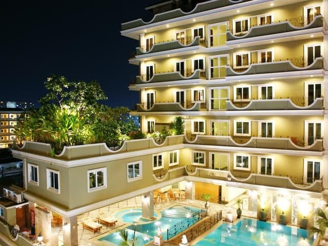 Special Offer - Versace Suite
