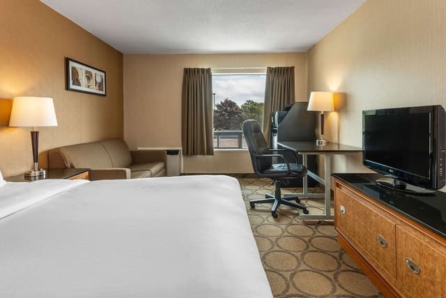 Standard Room, 1 Queen Bed, Non Smoking (2nd Floor)