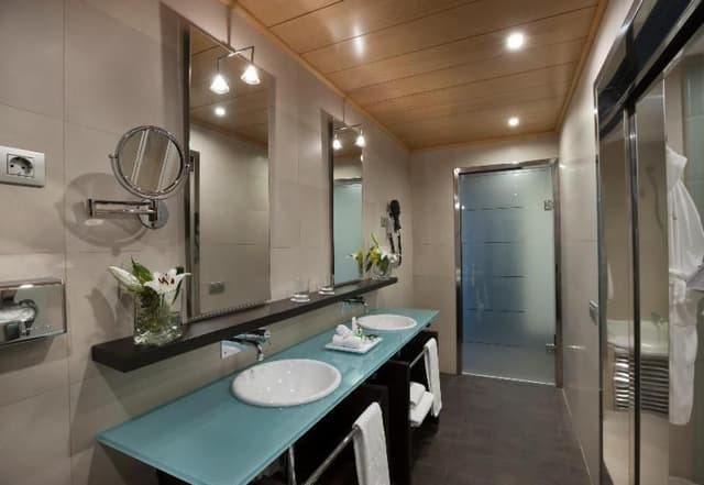 Family Adjoining Room (3 Adults + 1 Child)