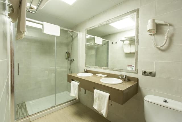 Two-Bedroom Apartment 2 Adults