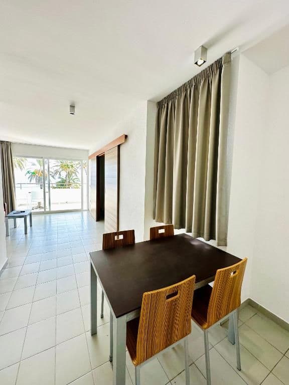 Two-Bedroom Apartment 2 Adults