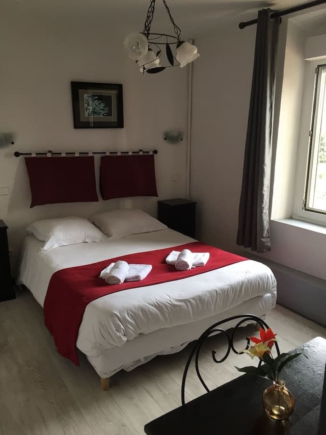 Double Room (Batisse)