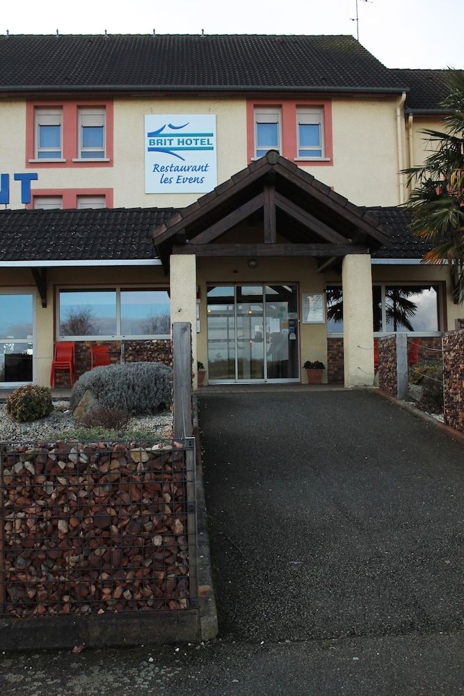 Brit Hotel Les Evens3