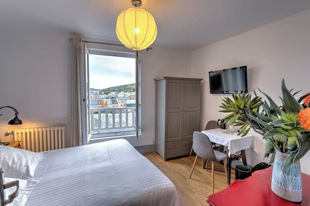 Chambre double vue village avec douche