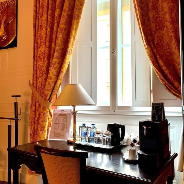 Suite, 1 Queen Bed, Non Smoking (Ming)