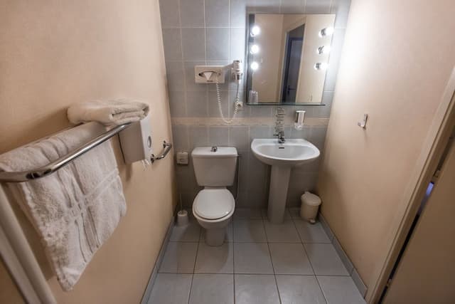 Ground Floor Small Room (Air Conditioning)