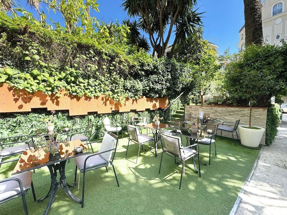 โฮเทล เดอ โพรว็องซ์ (Hotel De Provence)3