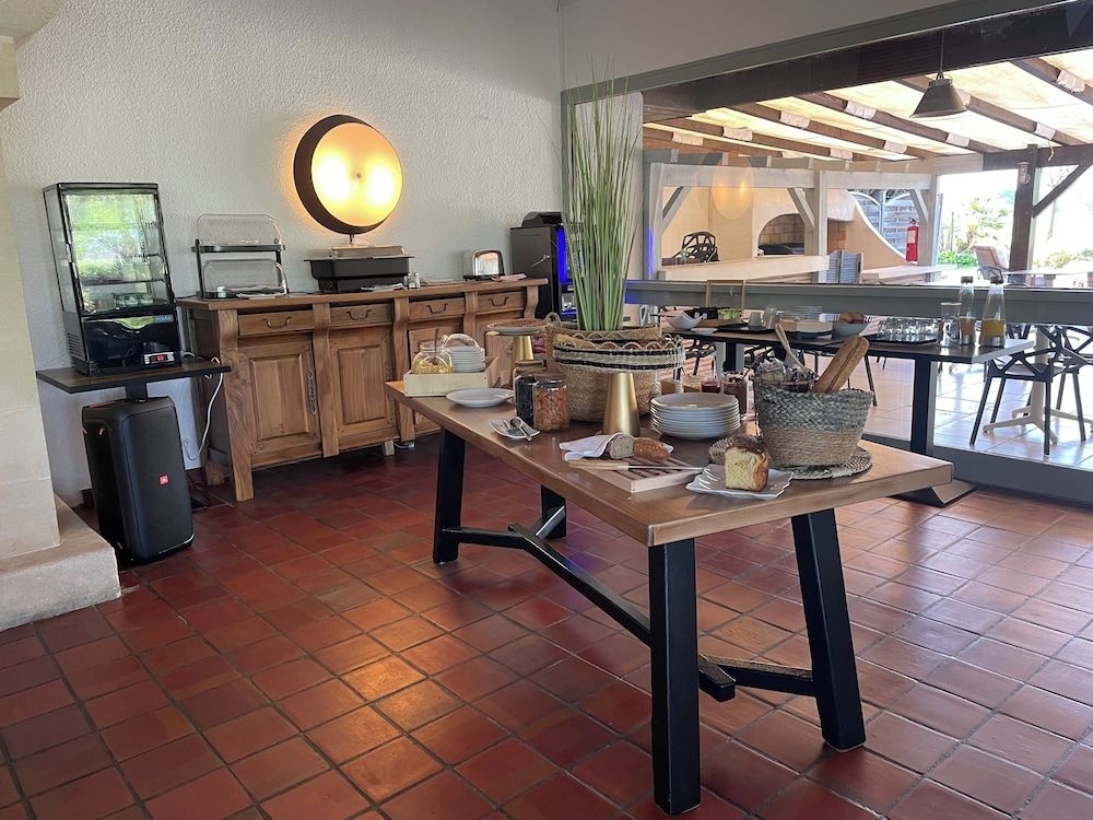 HOTEL LA BELLE POULE4