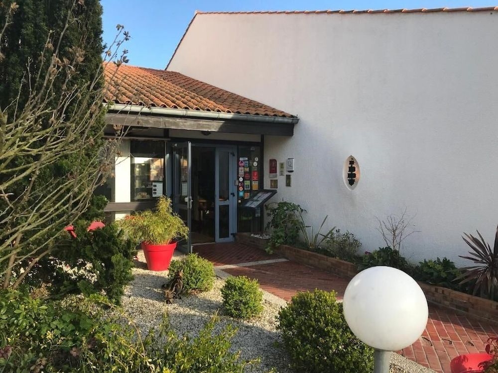 HOTEL LA BELLE POULE1