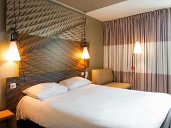 Standard Room with 1 double bed - adapted for wheelchair