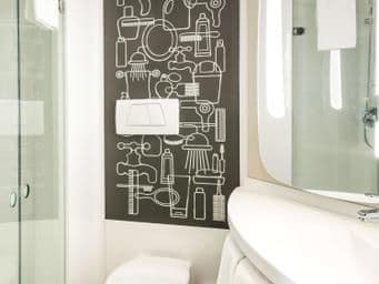 Standard Room with 1 double bed - adapted for wheelchair