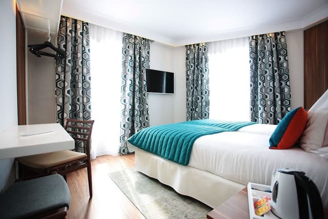 Double or Twin Room (Adjoining)