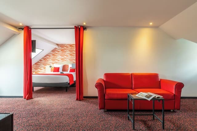 Suite, 1 Queen Bed with Sofa bed