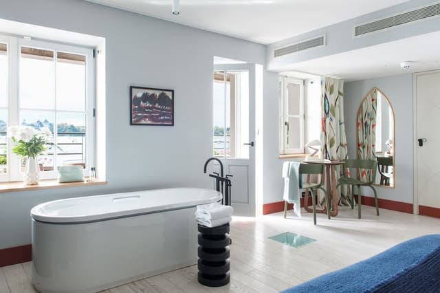Luxury Double Room, 1 King Bed, Balcony, Sea View