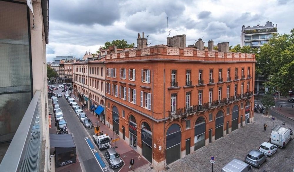 Ours Blanc - Place Victor Hugo0