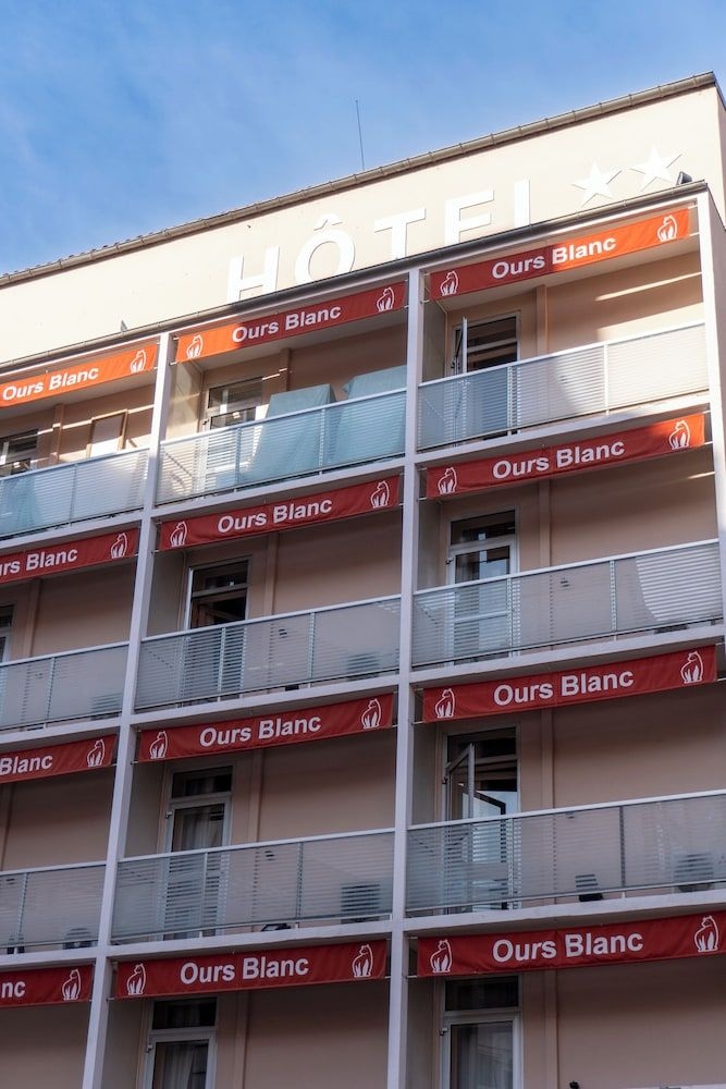 Ours Blanc - Place Victor Hugo3