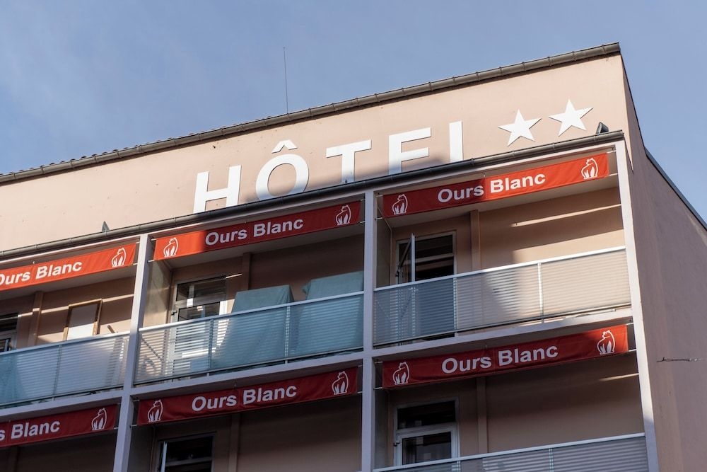 Ours Blanc - Place Victor Hugo4