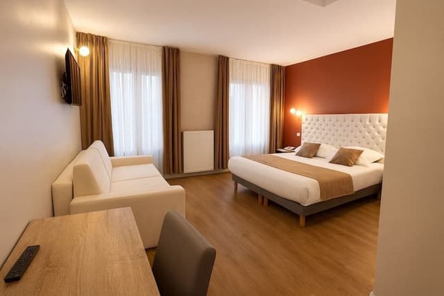 Family Room, 1 Queen Bed, Non Smoking (with Sofabed)