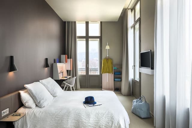 Premium room with Rhône view including self-service snacks and drinks at the Club